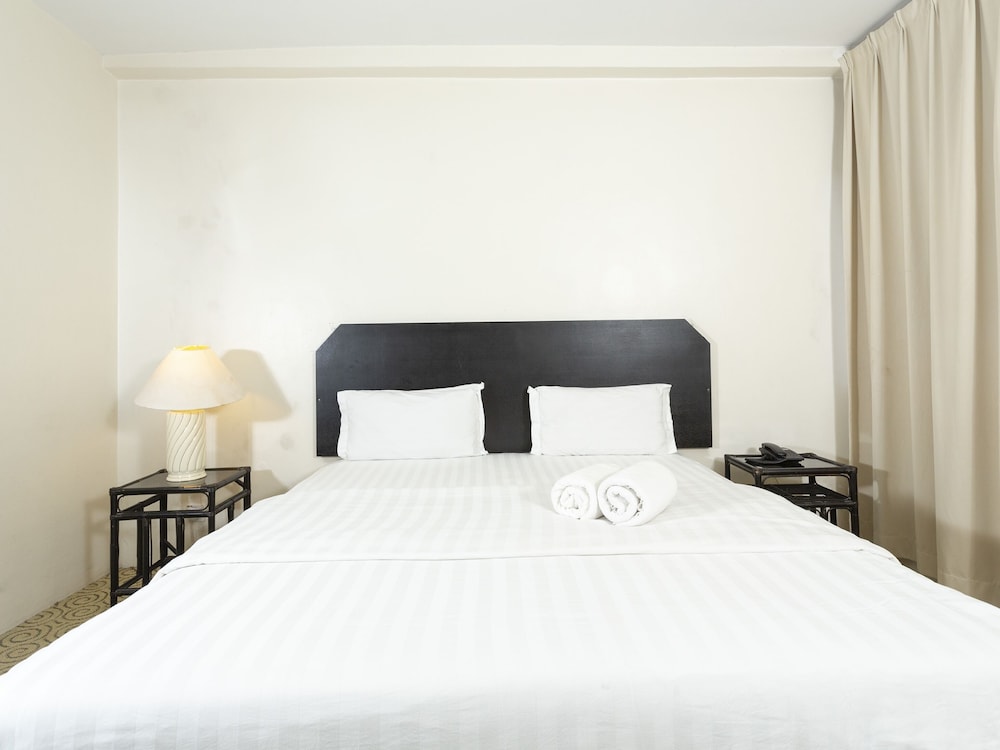 OYO 89619 De Choice Hotel 13/23