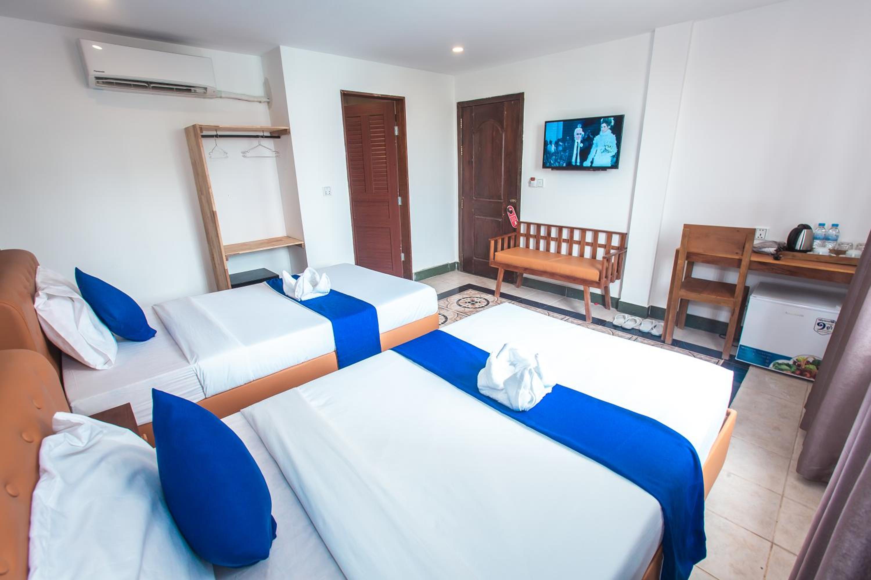 Superior, Twin Beds, No Window