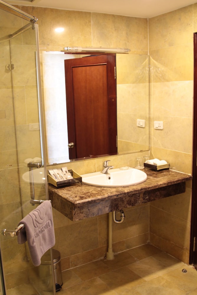 Aristo Saigon Hotel 50/50