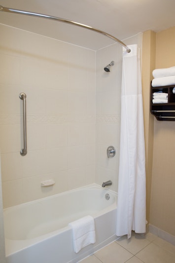 Hampton Inn & Suites Providence Downtown 50/50