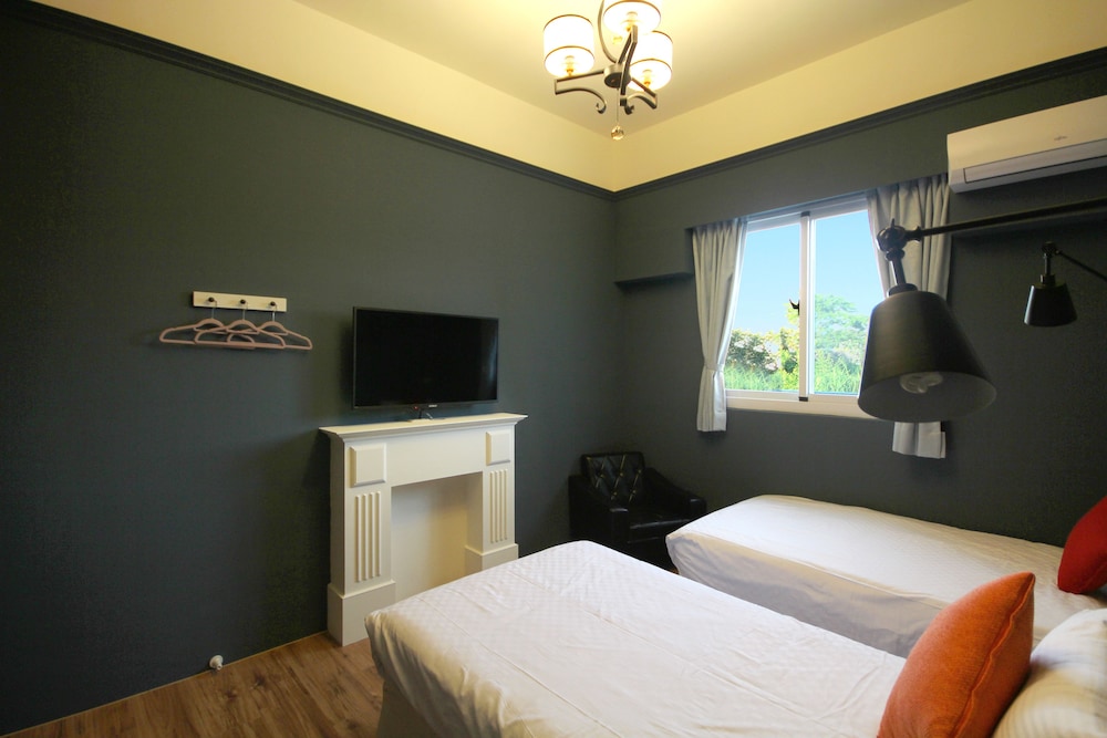 I'm Here B&amp;B 15/47
