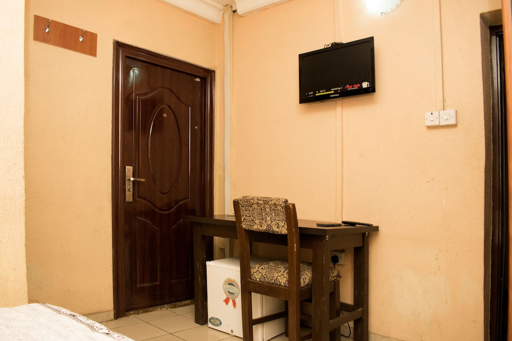 Maxton Suites Magodo 2/27