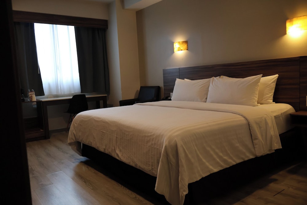 Hotel Crown Victoria 11/50