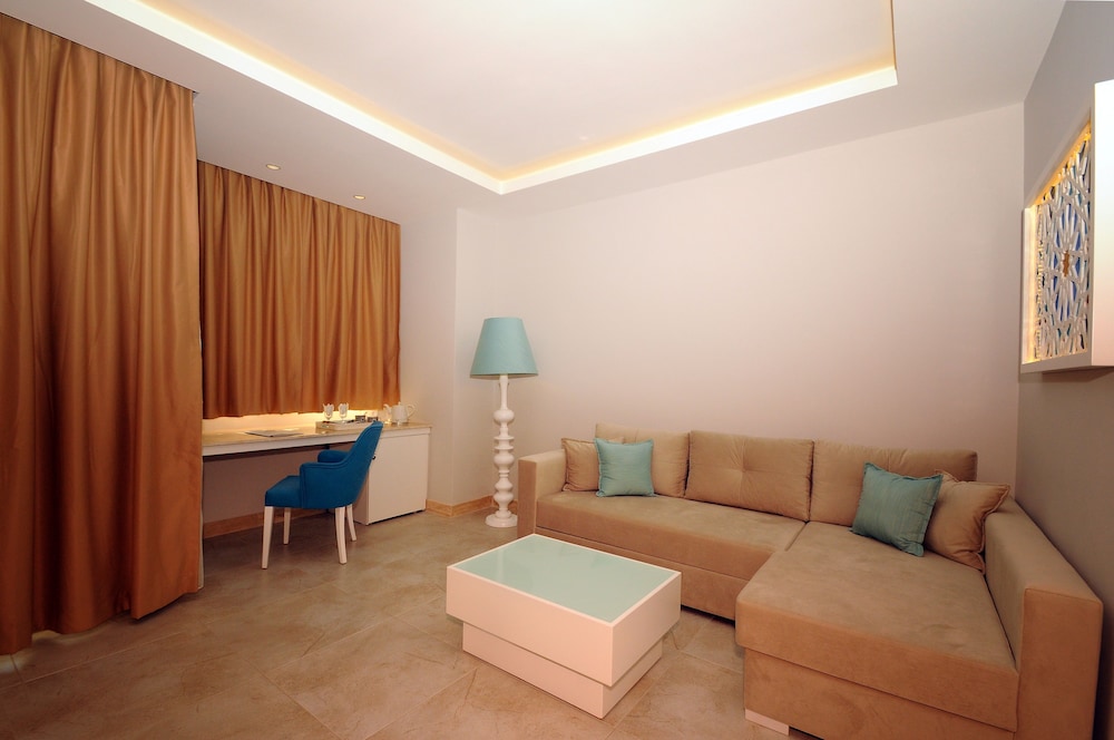 Sea Breeze Hotel And Apartments 30/50
