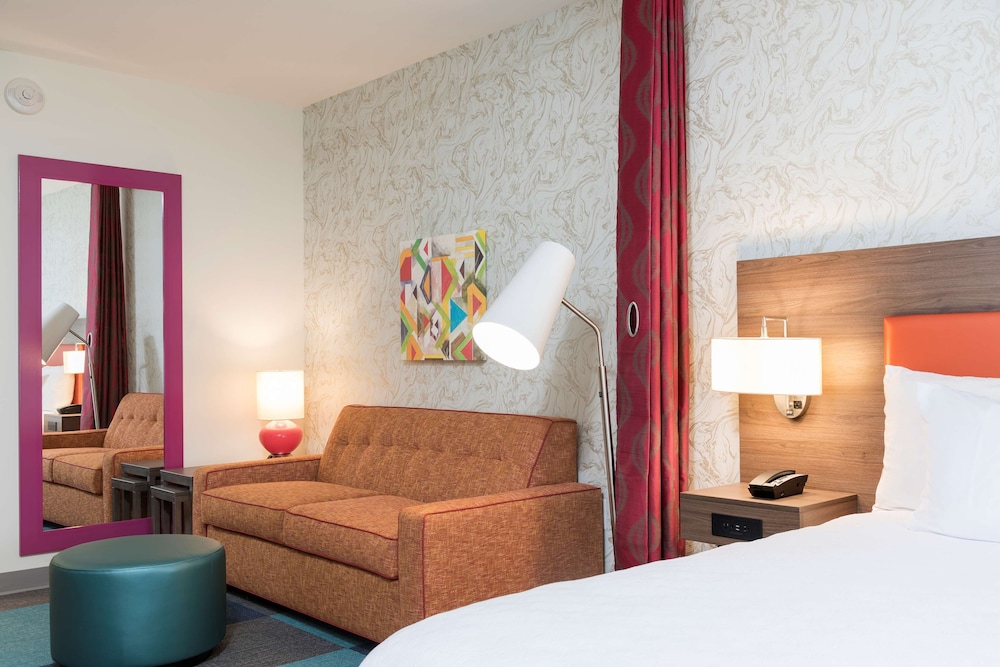 STUDIO, QUEEN BED