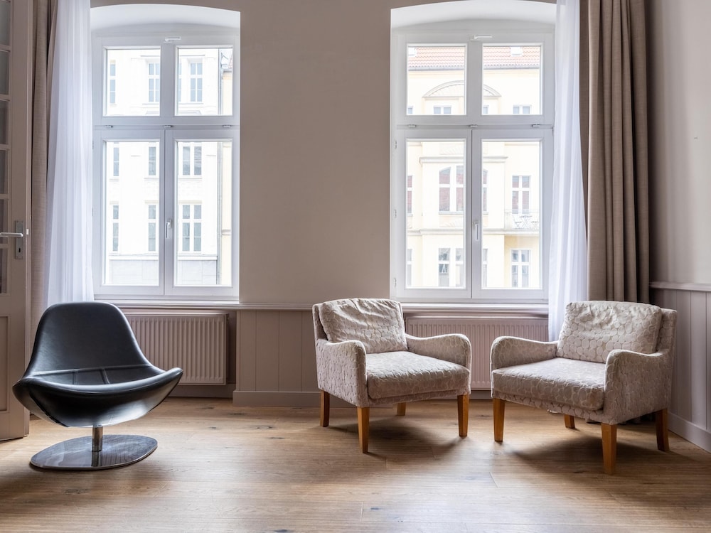 Schoenhouse Apartments 27/50