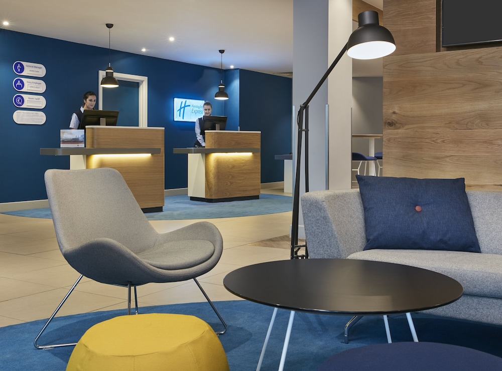 HOLIDAY INN EXPRESS DUBLIN CITY CENTRE 13/71
