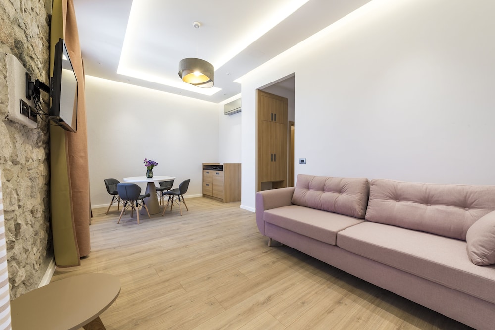 Casa Antika Suites 24/50