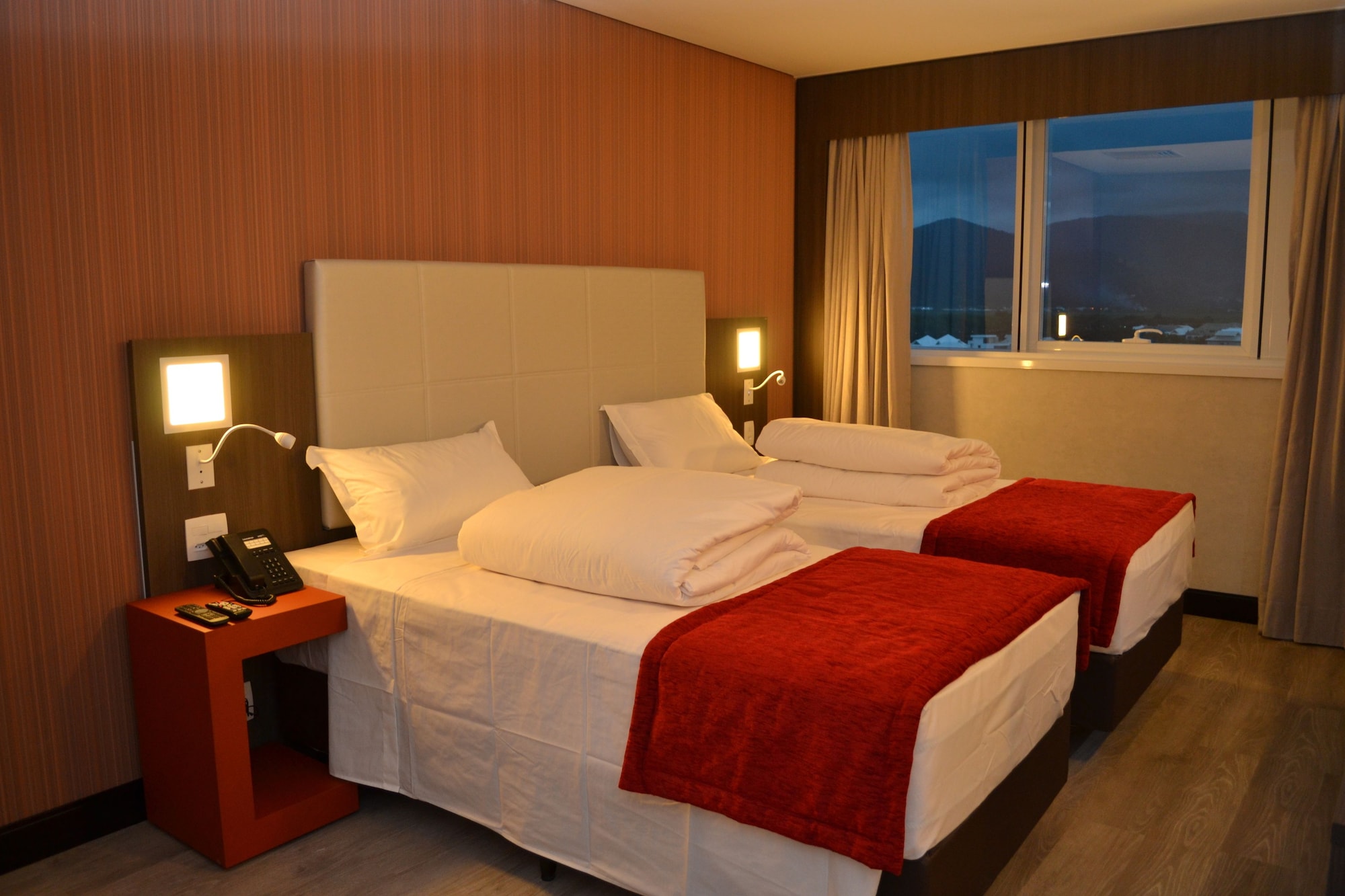 SUPERIOR, TWIN BEDS