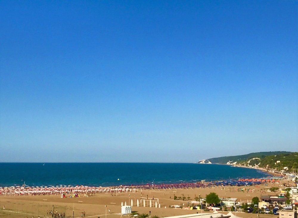 Hotel Borgo Marina 45/50