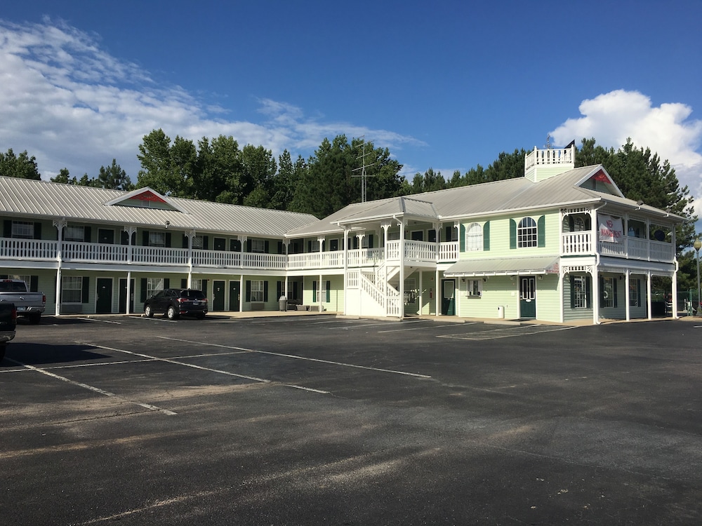 Woodstream Inn 3/57
