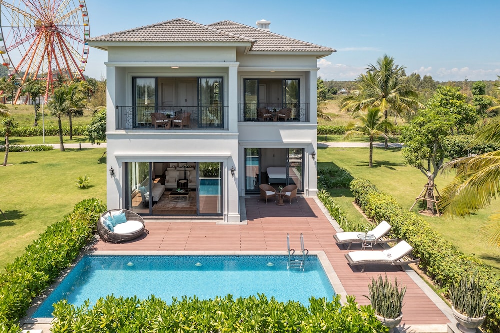 Melia Vinpearl Cua Sot Beach Resort in Loc Ha