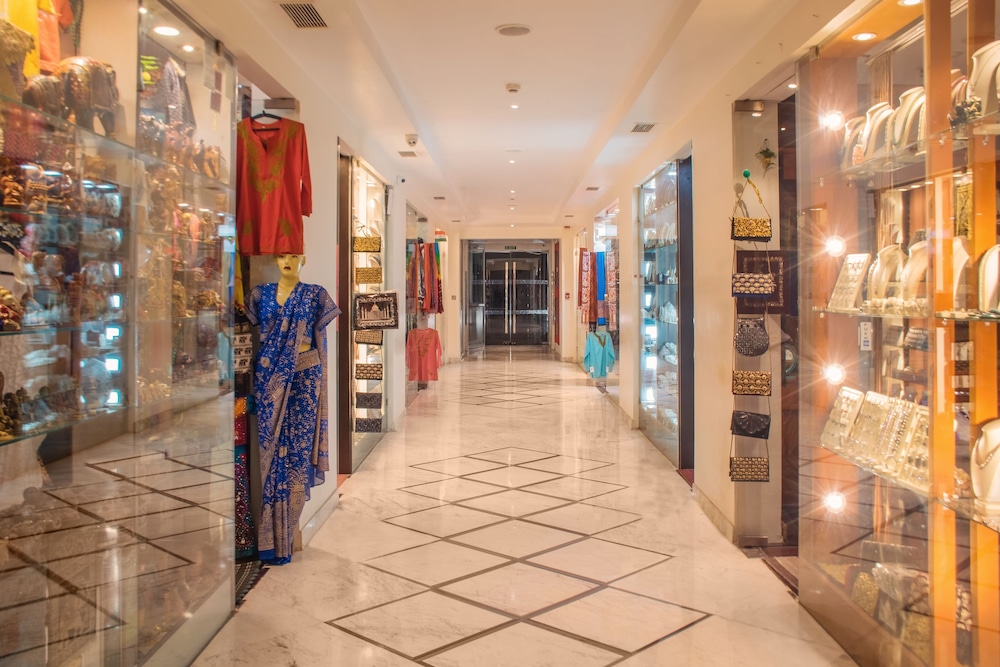 Radisson Hotel Agra 60/68