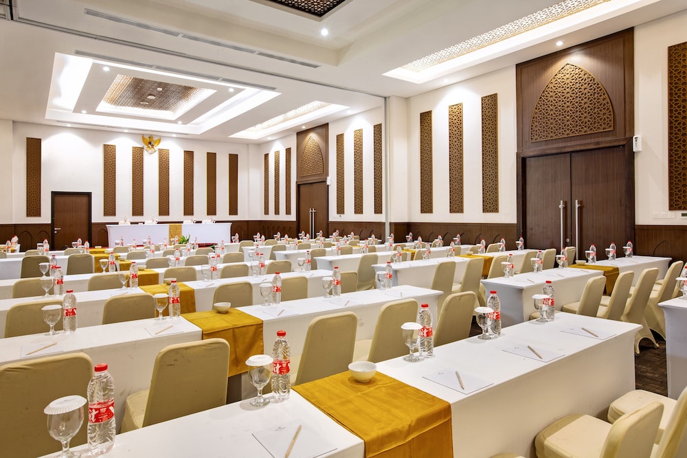 Hotel Santika Gresik 49/55
