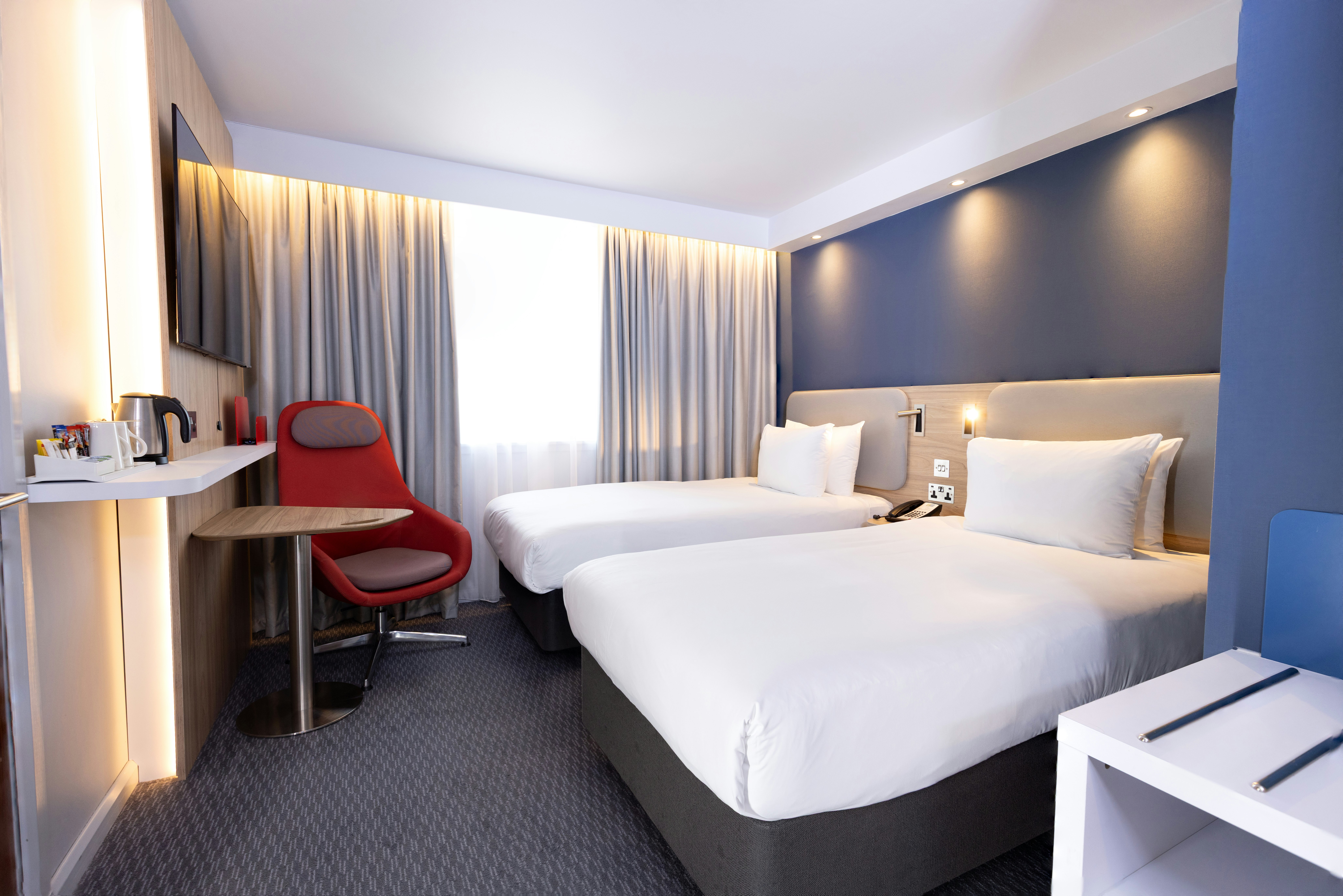 Holiday Inn Express Windsor 25/74