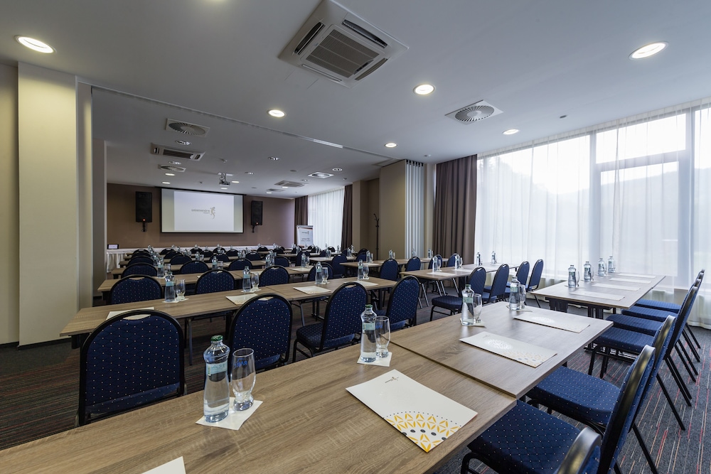 Salamandra Resort Hotel 33/49