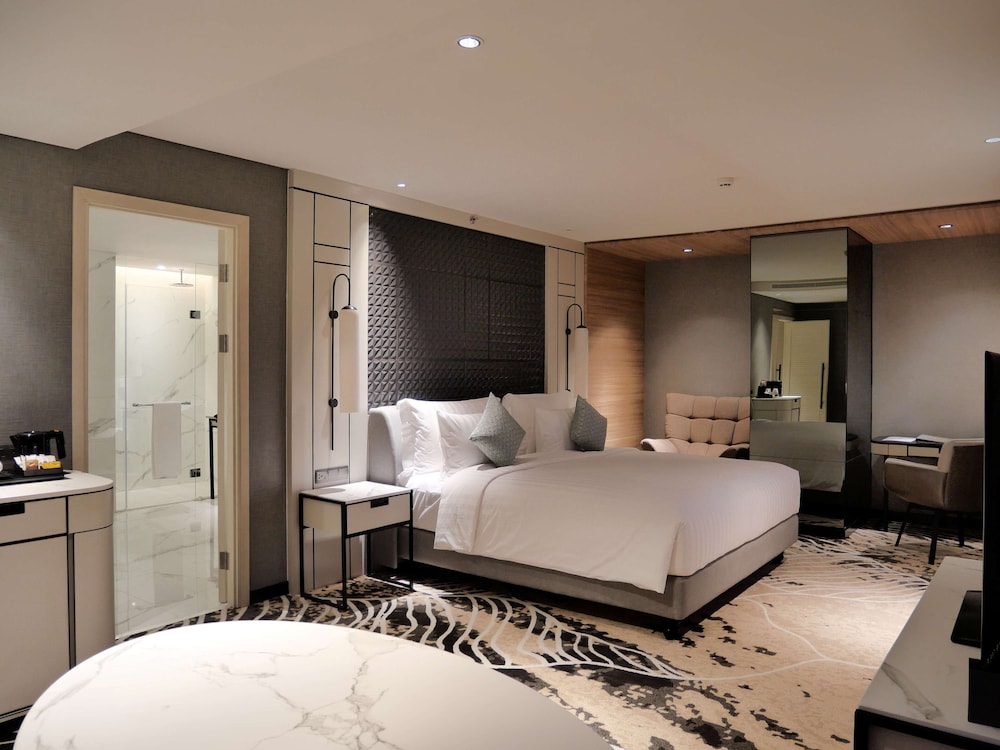 Movenpick Surabaya City 23/68