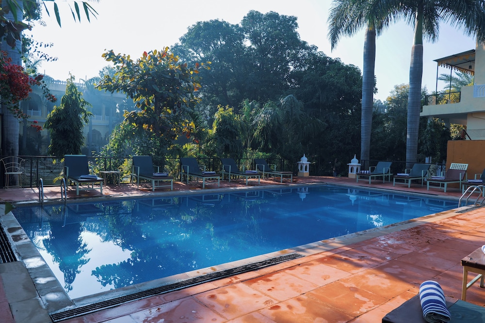 RAJ PALACE 25/50