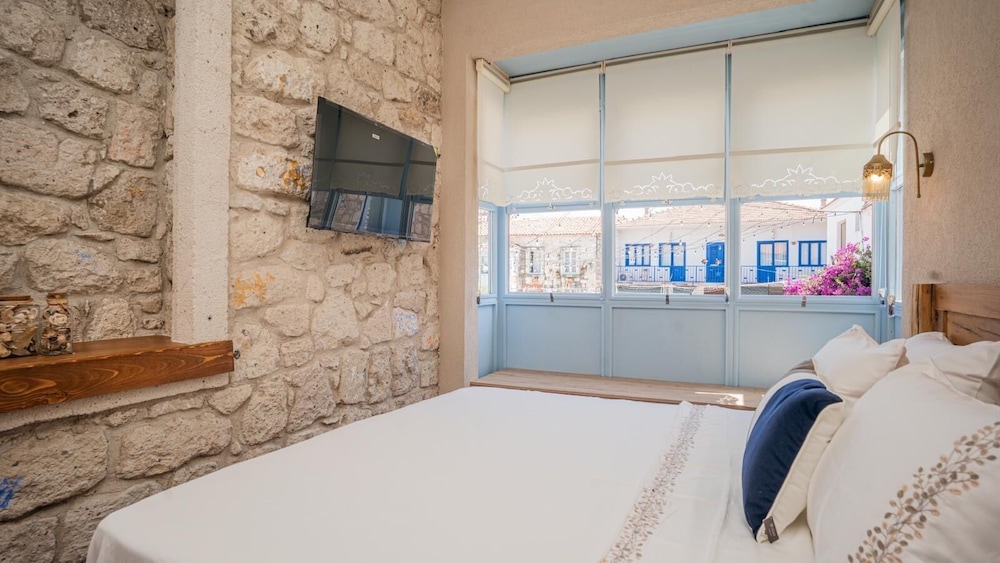Alba Otel Alacati 12/50