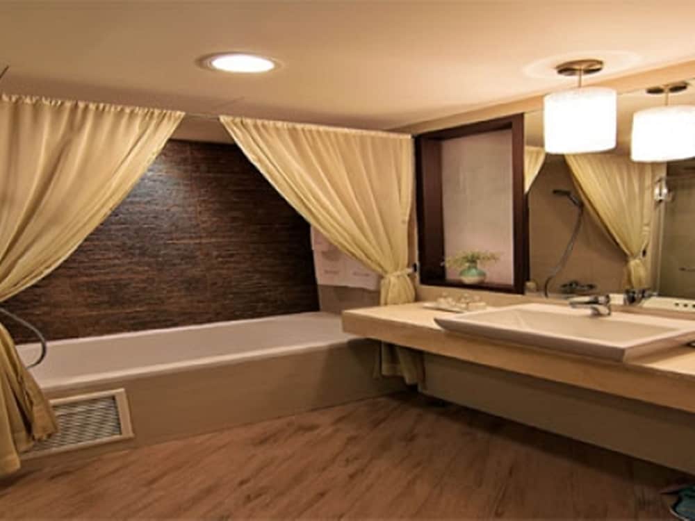 BOSSOTEL INN 20/34