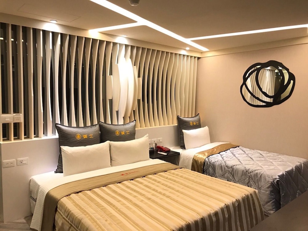 Benzmotel 8/17