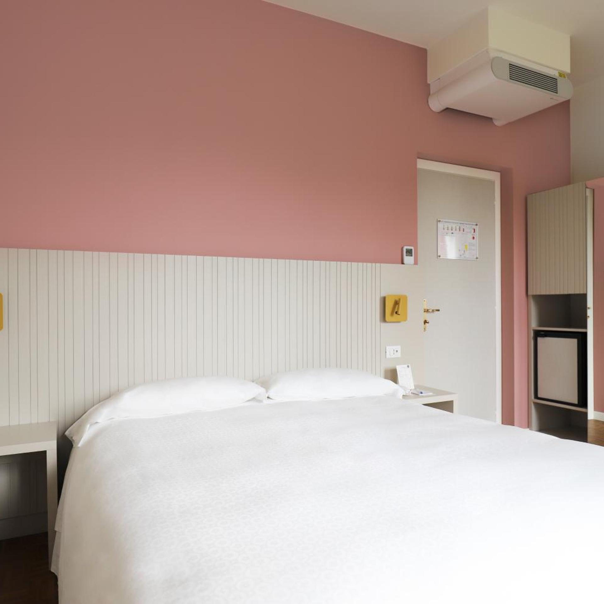 Room, Double Bed, Small