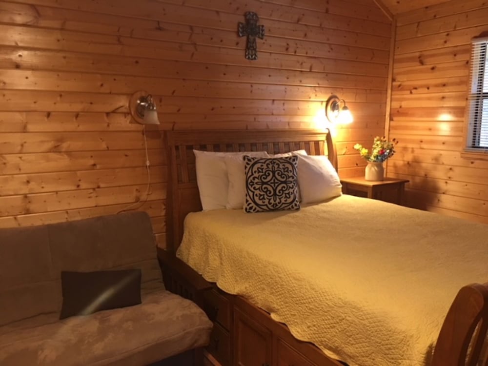 Frio Springs Lodges 5/50