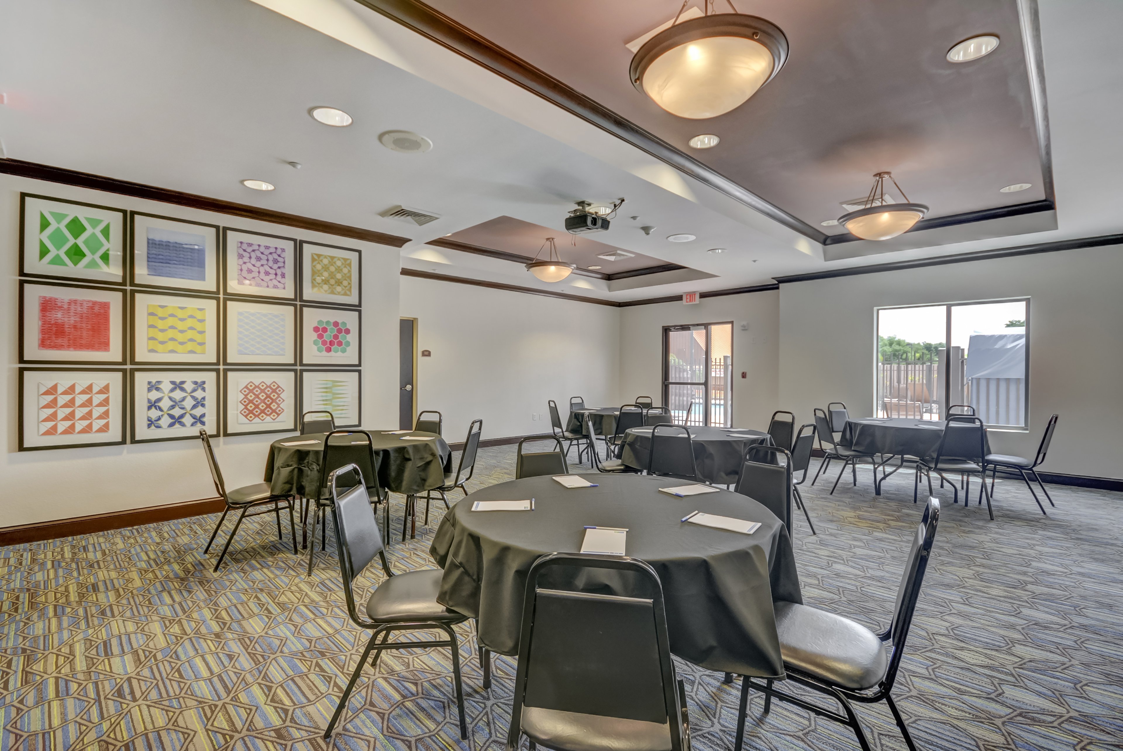 Holiday Inn Express Hotel Suites Tampa Usf Busch Gardens 64/70