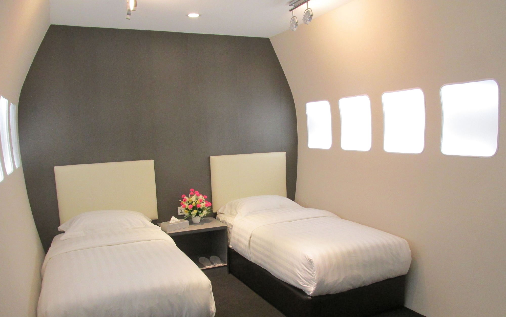 BUSINESS, TWIN BEDS