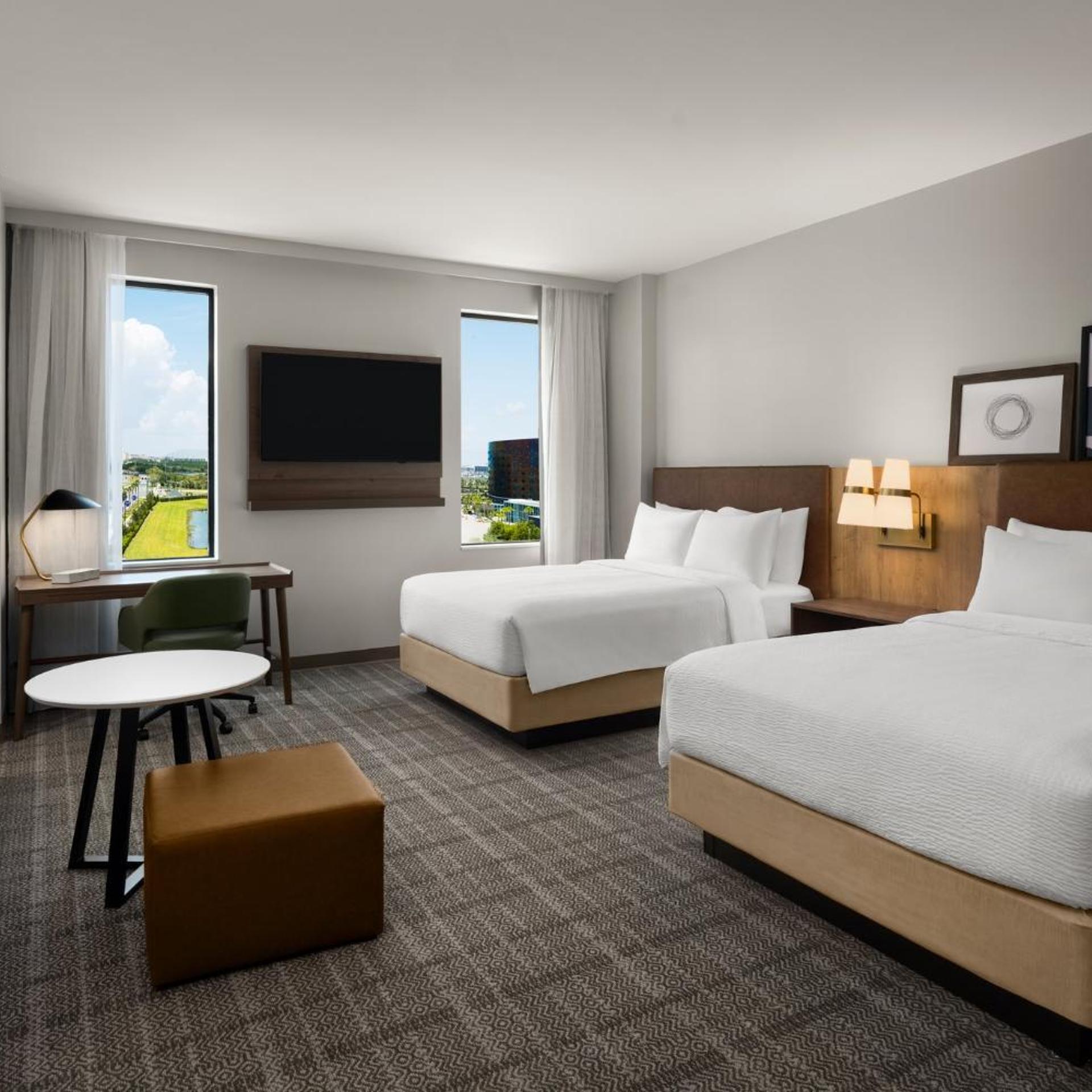 Studio, Suite, Queen Bed, Bath and Shower, Accessible