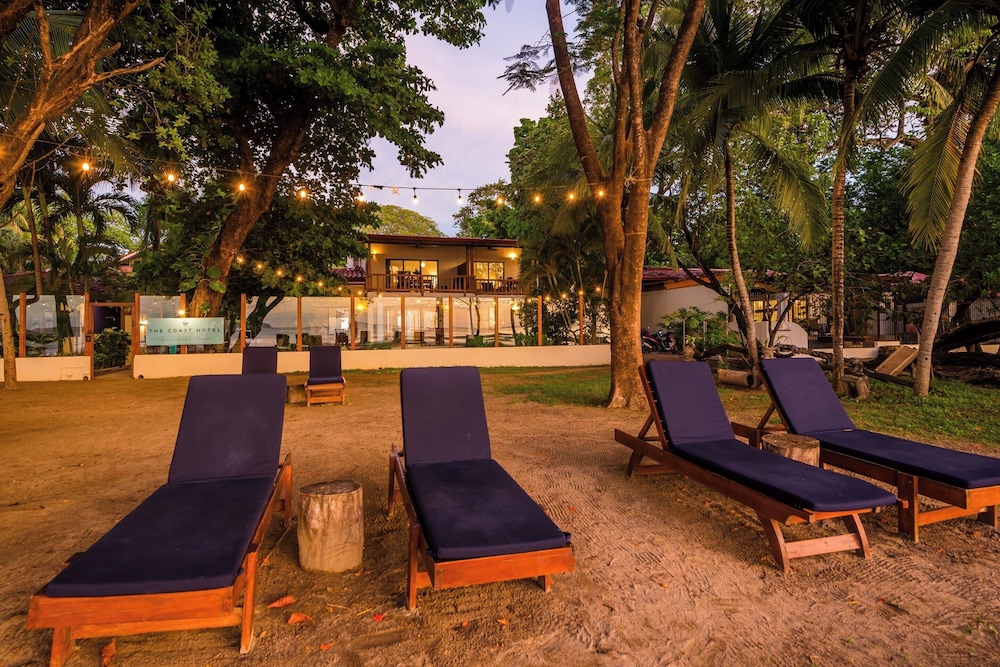 The Coast Beachfront Hotel 24/50