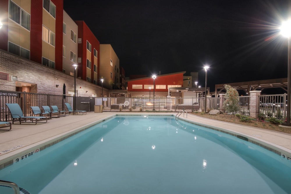 Fairfield Inn And Suites By Marriott Charlotte Airport 76/100