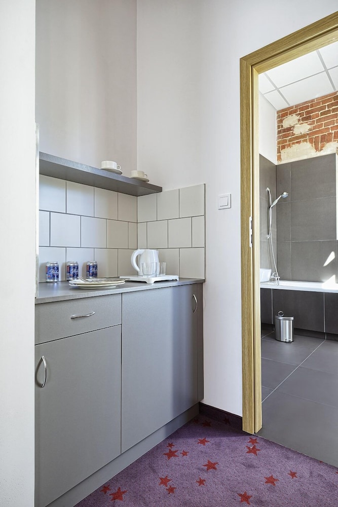 Koszary Arche Hotel 49/50