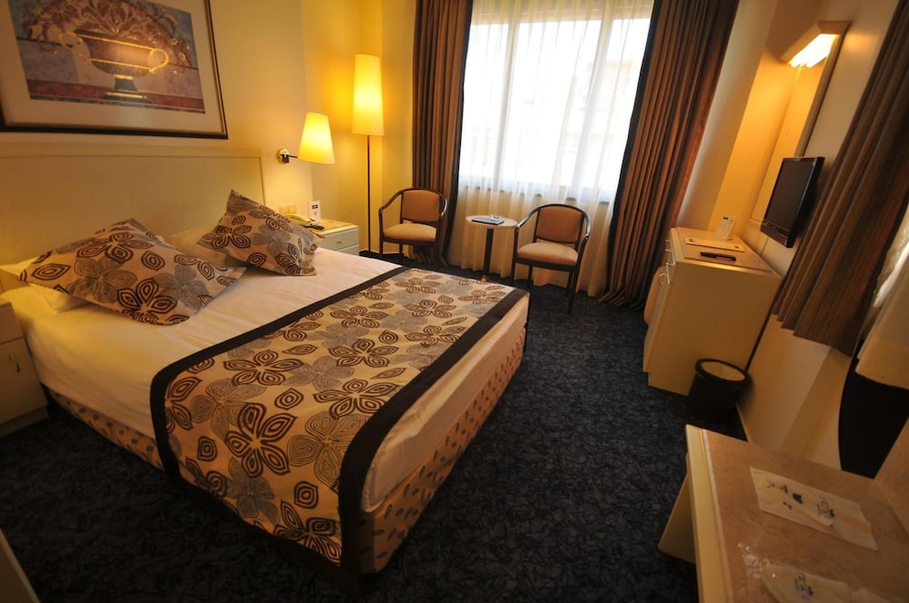 Class Hotel 12/50