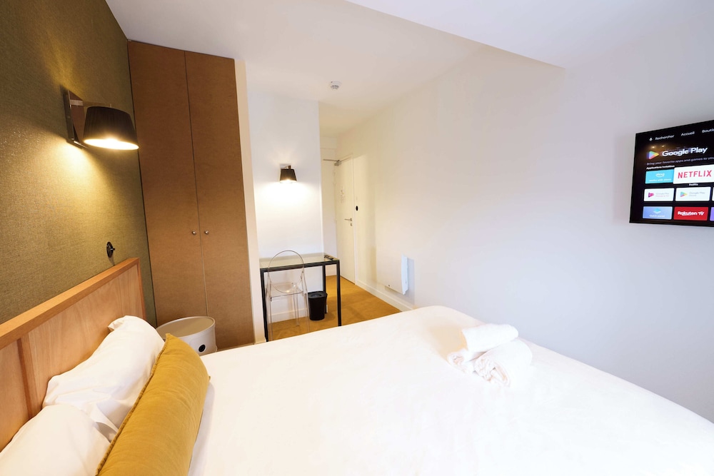 HOTEL HENRI IV 24/69
