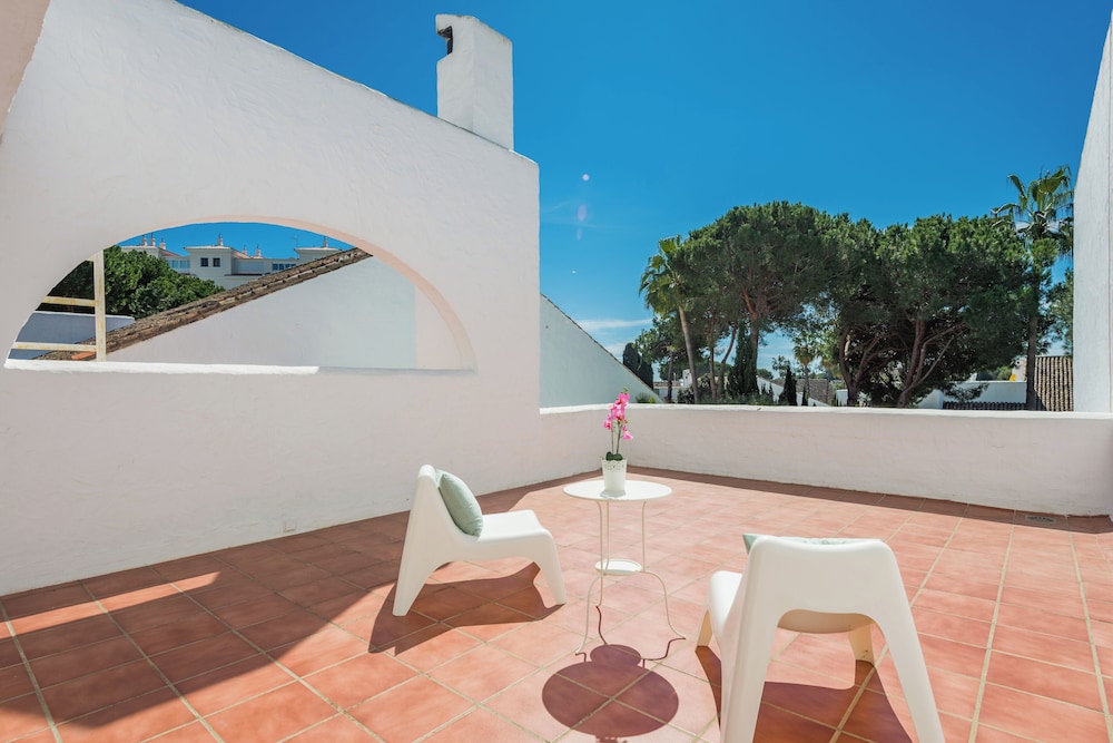 Host Villas & Suites 26/50