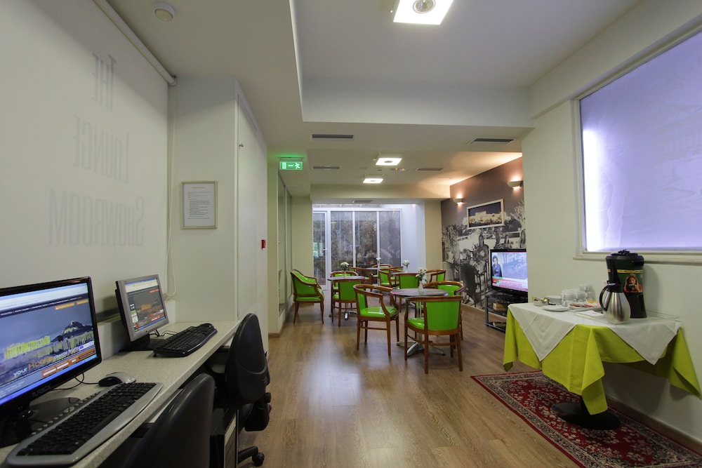 Attalos Hotel 30/48