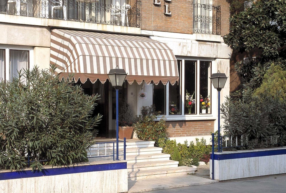 Rigel Hotel 2/73