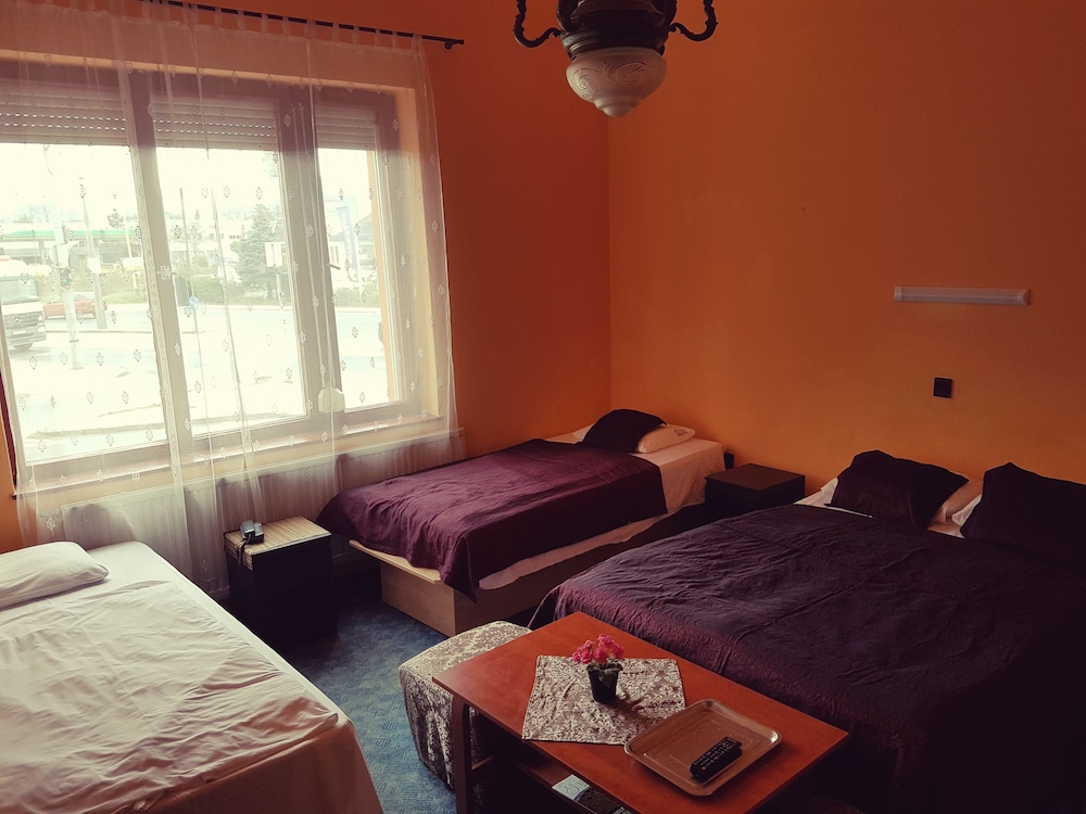 Attila Hotel 22/60