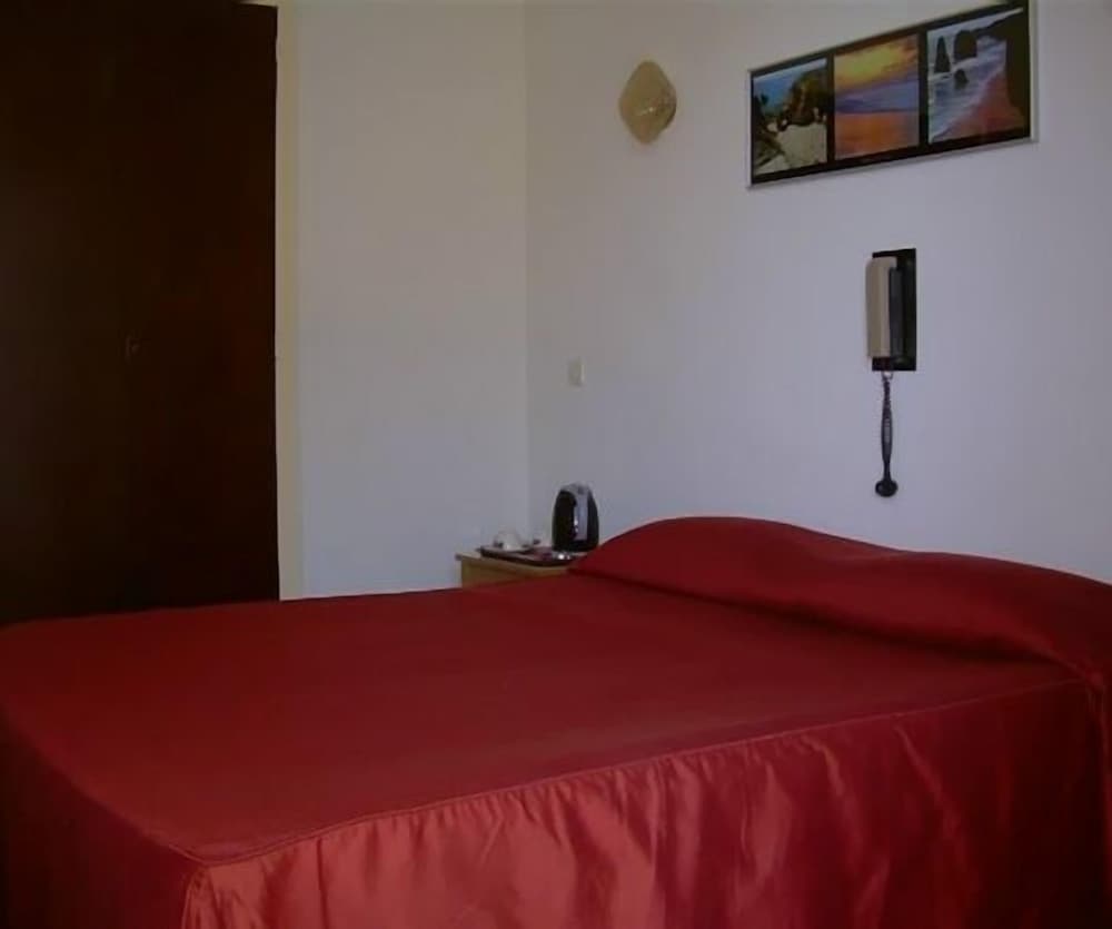 ROOM, DOUBLE BED