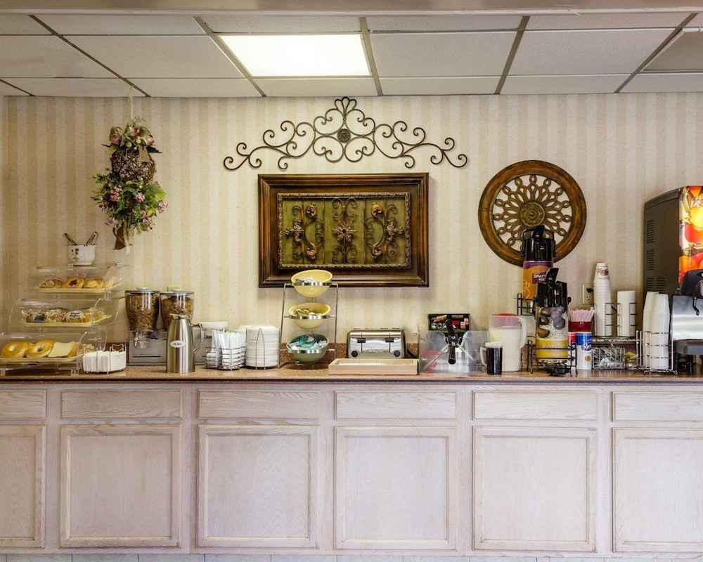 Econo Lodge Inn & Suites Philadelphia MS 15/80