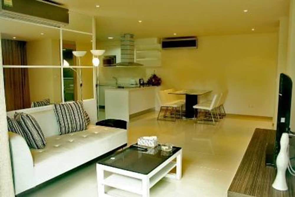 THE BAYCLIFF RESIDENCES 29/50