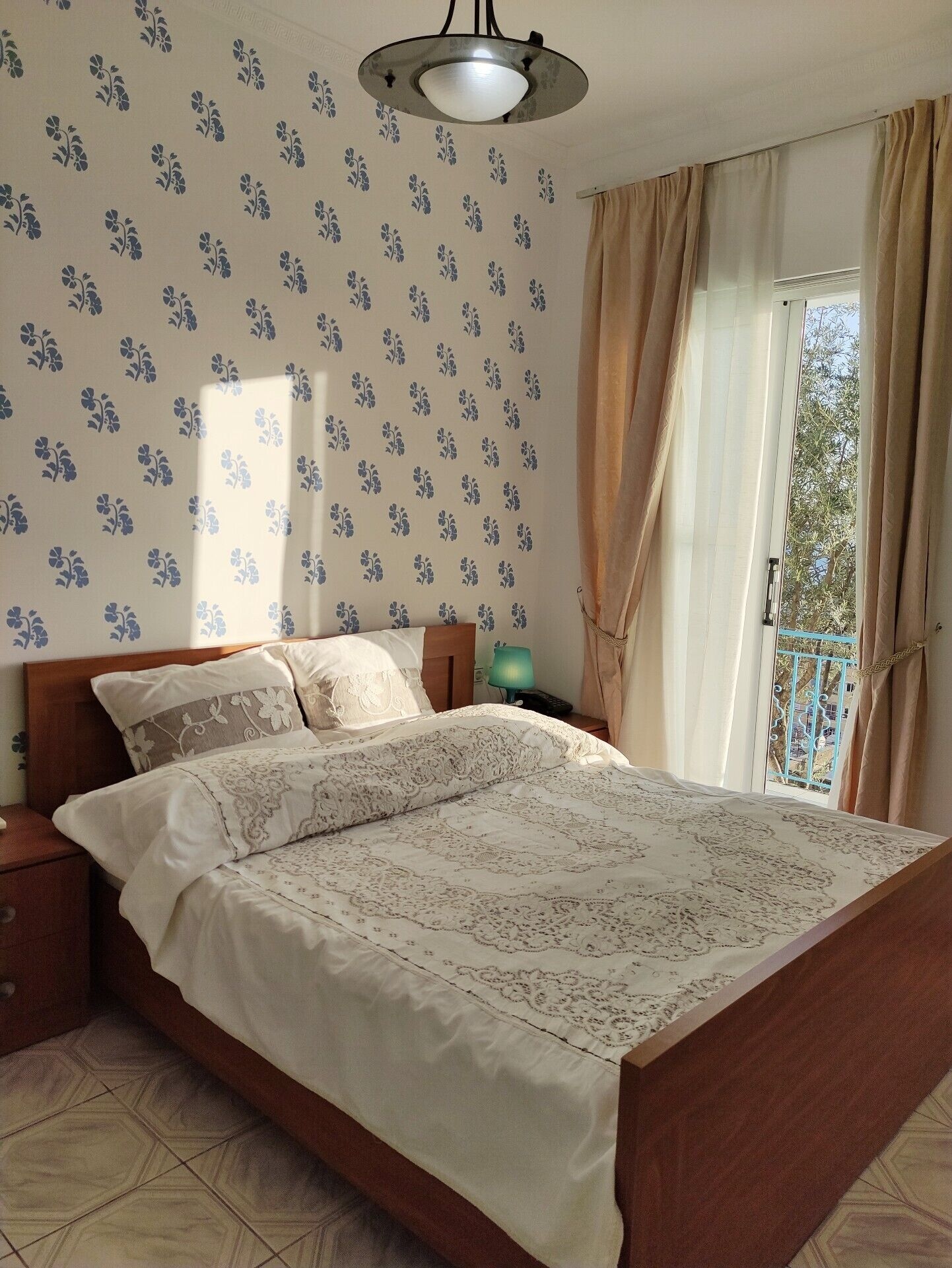 Panoramic, 1 Queen and 1 Single Bed