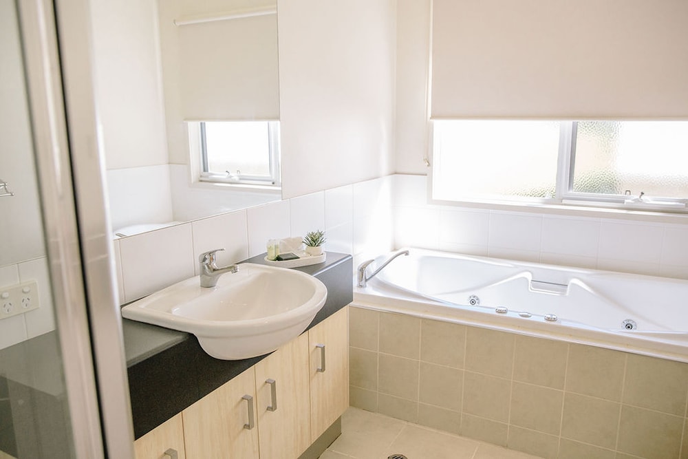 MCMILLANS OF METUNG RESORT 48/50