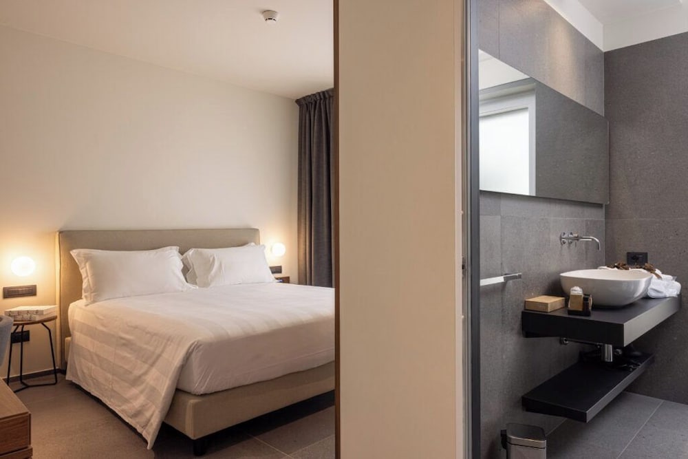 B21 Hotel 12/37