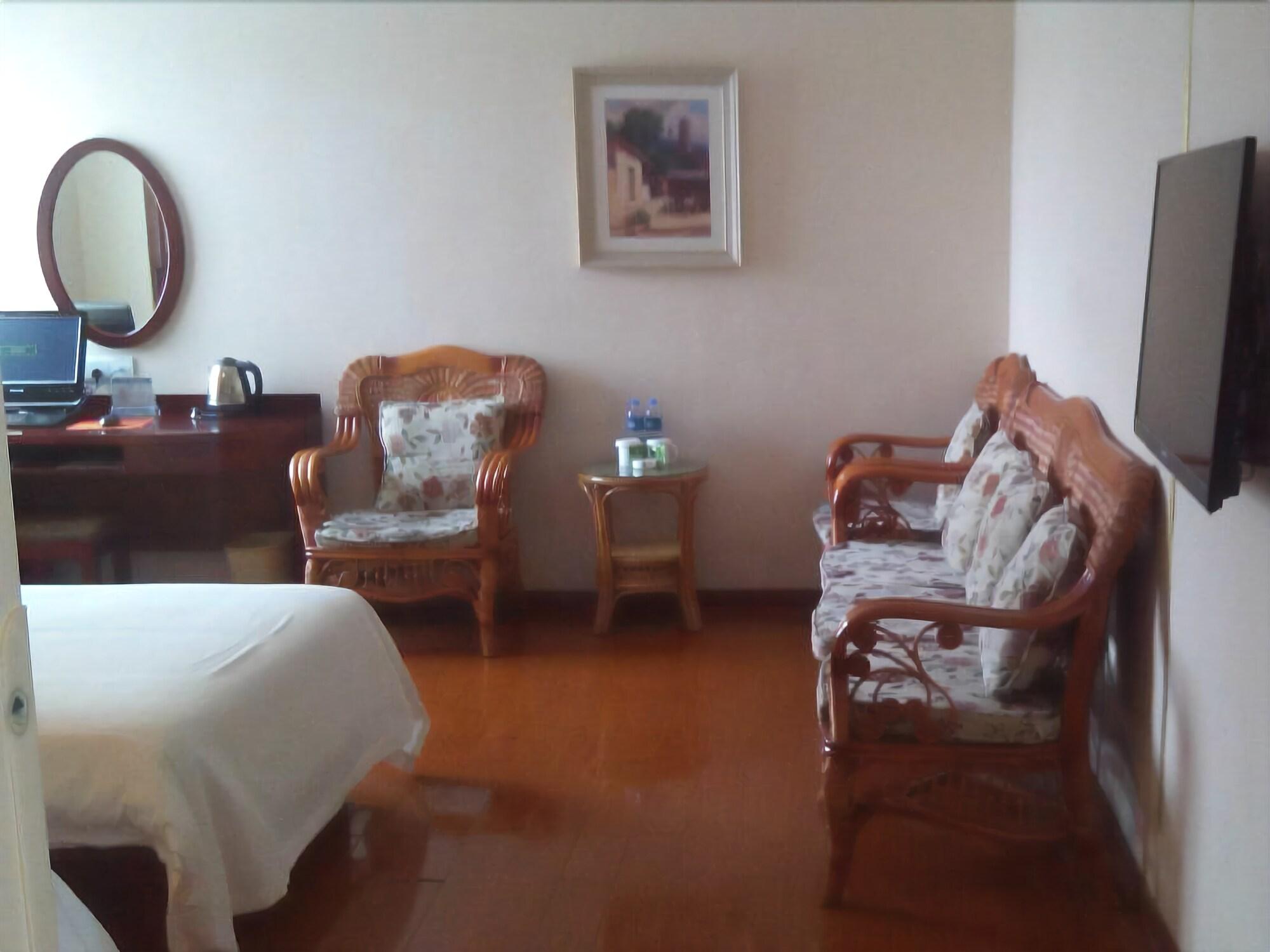 Greentree Inn Zhejiang Jiaxing Zhapu Jiulong Mountain Express Hotel 24/46
