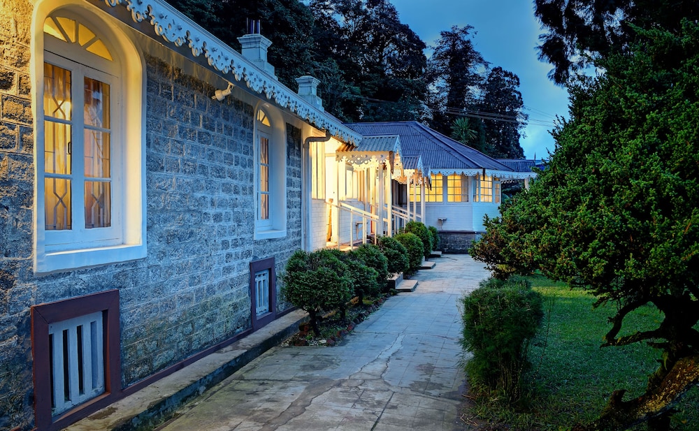 Summit Swiss Heritage Hotel 63/72