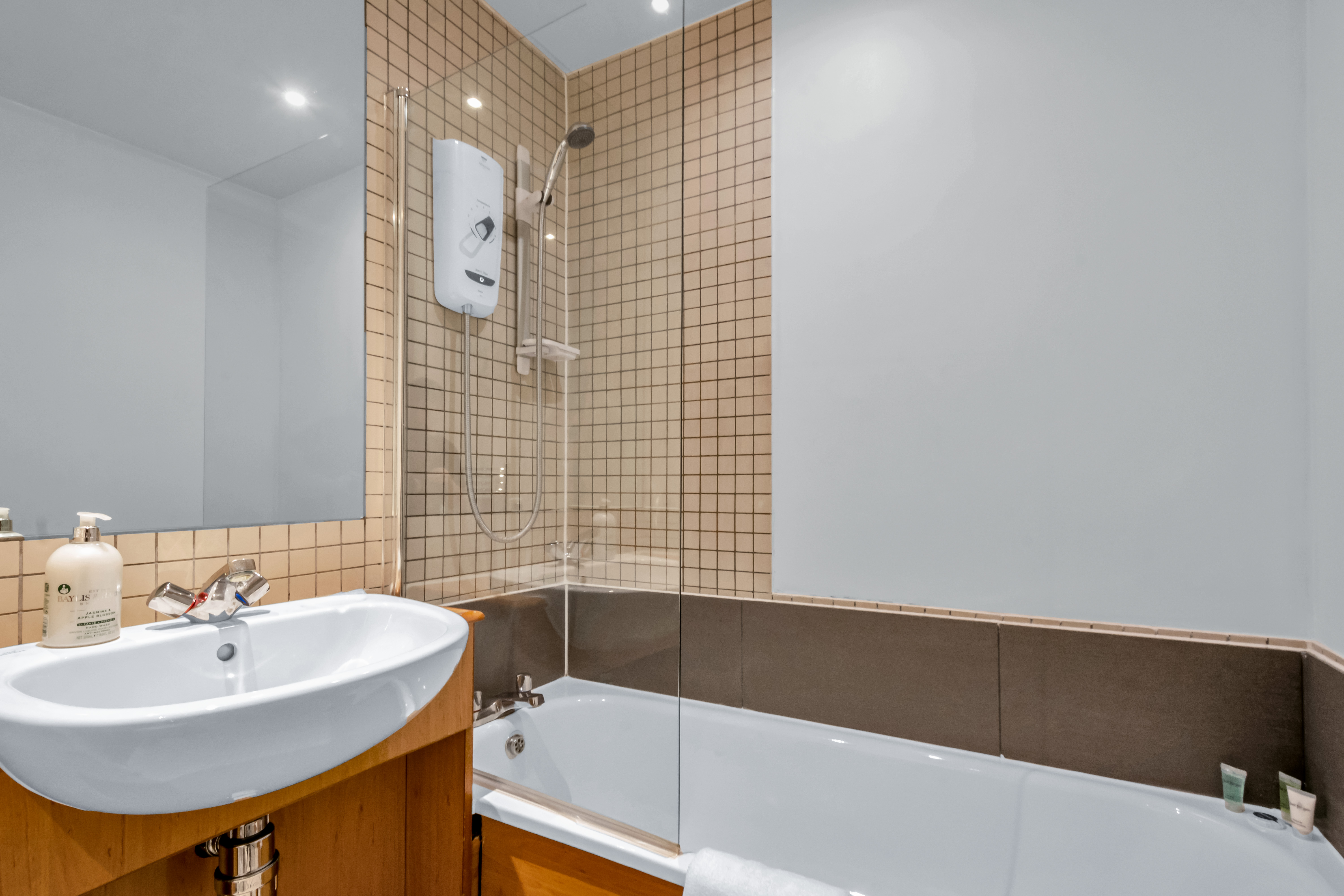 Luxurious Lawrence House Serviced Apartment 44/50