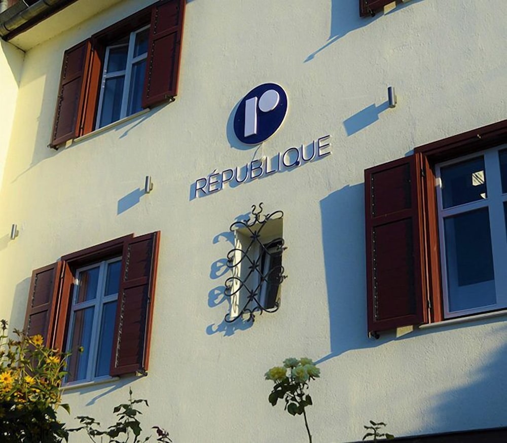 Hotel Republique 1/45