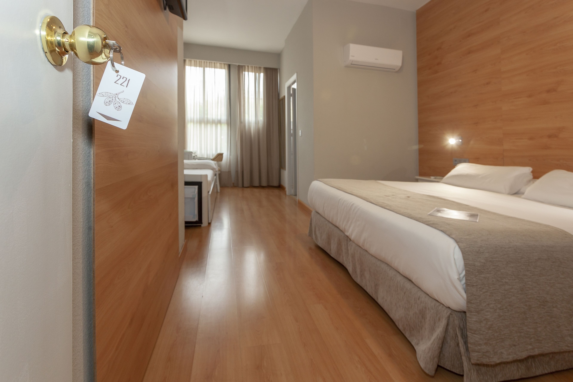 STANDARD, DOUBLE OR TWIN BED